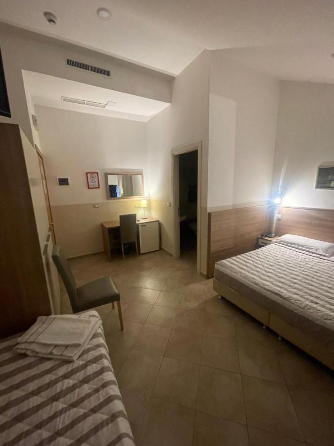 Hotel Montecarlo มิลาน ภายนอก รูปภาพ