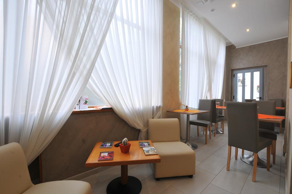 Hotel Montecarlo มิลาน ภายนอก รูปภาพ