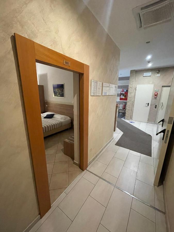 Hotel Montecarlo มิลาน ภายนอก รูปภาพ